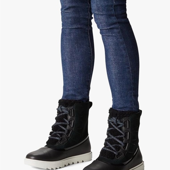 Sorel Women's Joan of Arctic Leather & Suede Winter Boot Black Sea Salt, US 8.5 - Picture 9 of 9